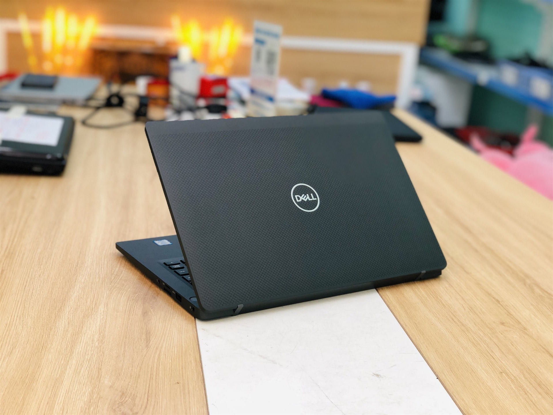 Laptop cũ Dell Latitude 7400