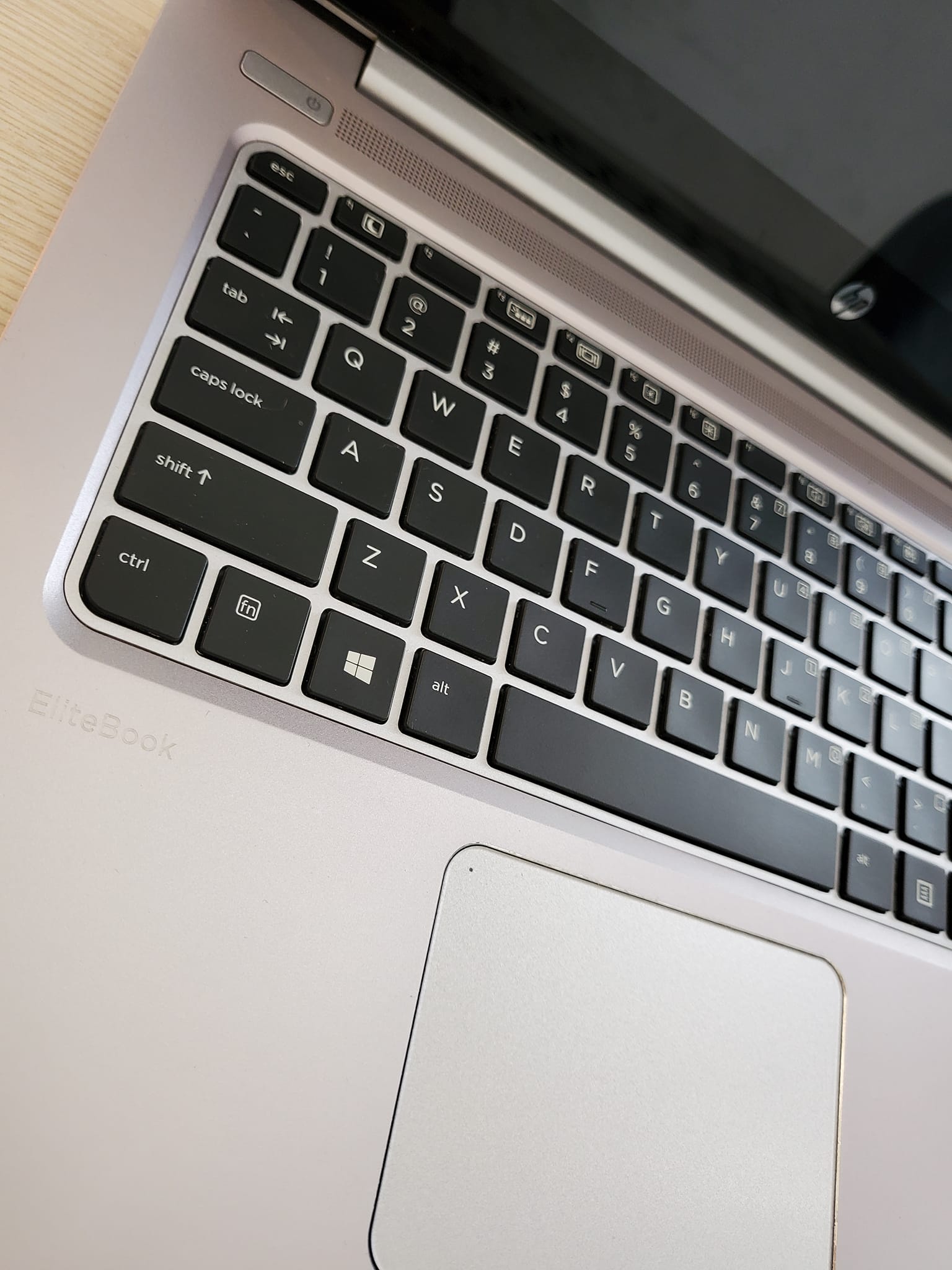 Laptop cũ  HP Folio Elitebook 1040 G3
